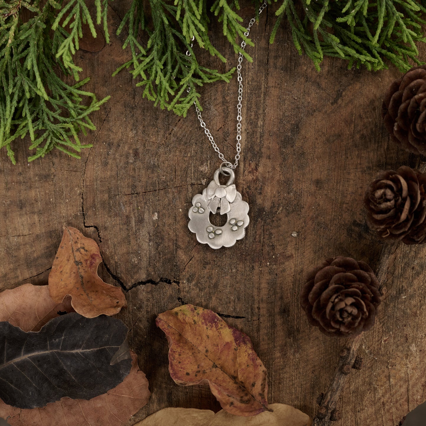 Berry and Bow Wreath Necklace (Pewter)