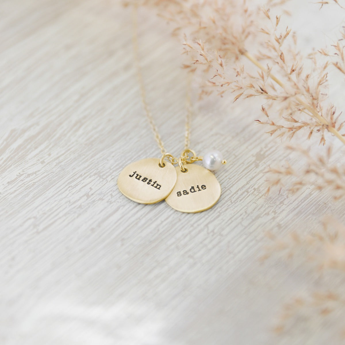 Beloved Name Disc Necklace (10K Solid Gold)
