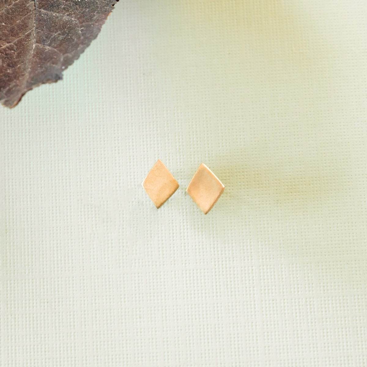 Fly A Kite Stud Earrings (10K Solid Gold)
