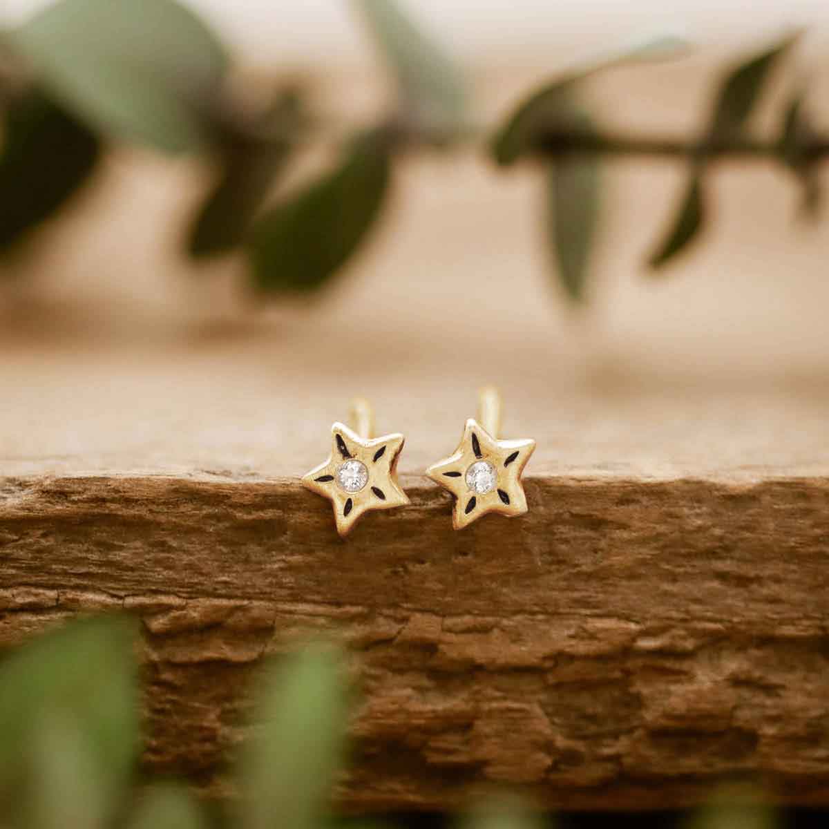 set with a 1.5mm cubic zirconia