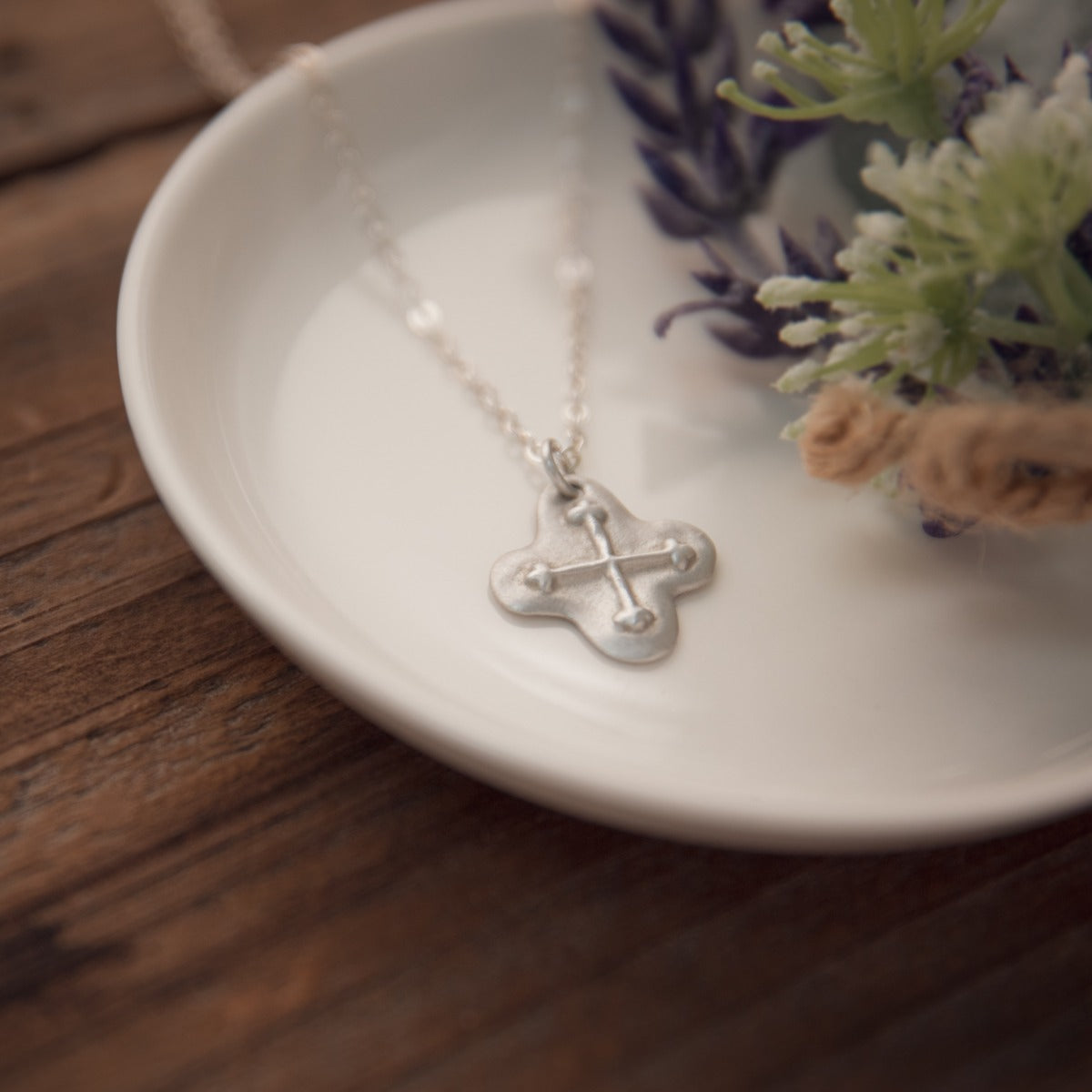 Shining Light Cross Necklace (Sterling Silver)